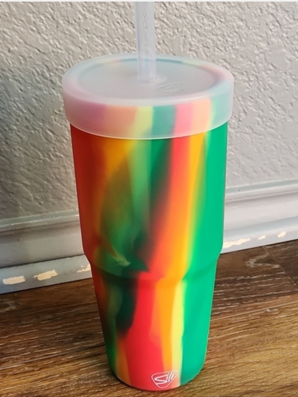 NWOT Silipint 32 oz Straw Tumbler Hibiscus Green Red Orange Yellow